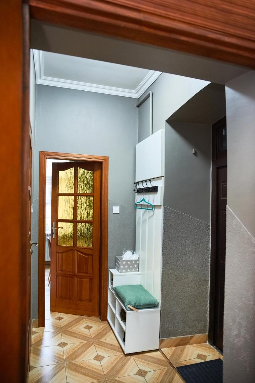 Cozy Apartment, 5Mins To Opera Leópolis Exterior foto